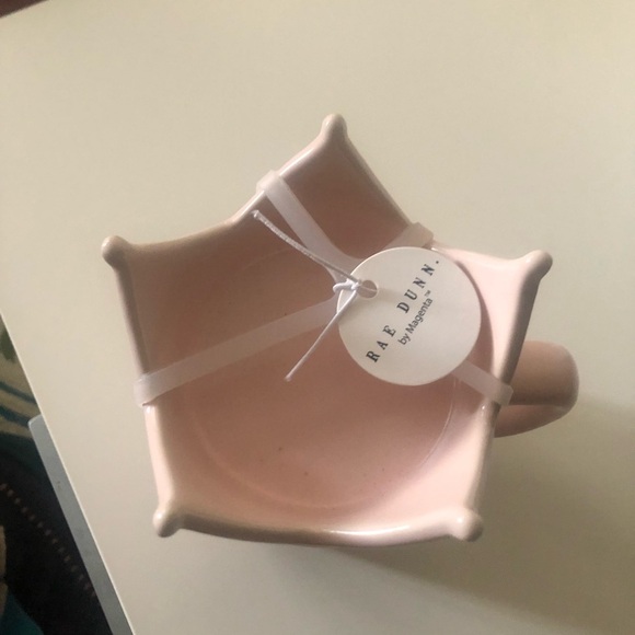 Rae Dunn MOM mug with crown topper - Picture 4 of 5